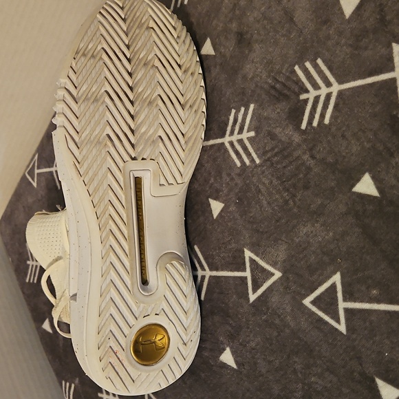 Under Armour Women's WhiteHighlight Shoes - Picture 10 of 12